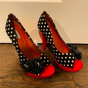 Geogeous Pin up style stilettos